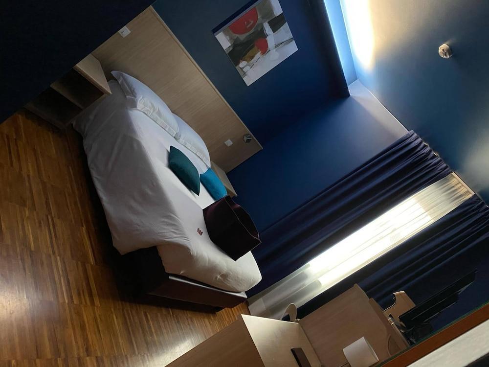 אודינה Albergo Residenza Al Teatro מראה חיצוני תמונה