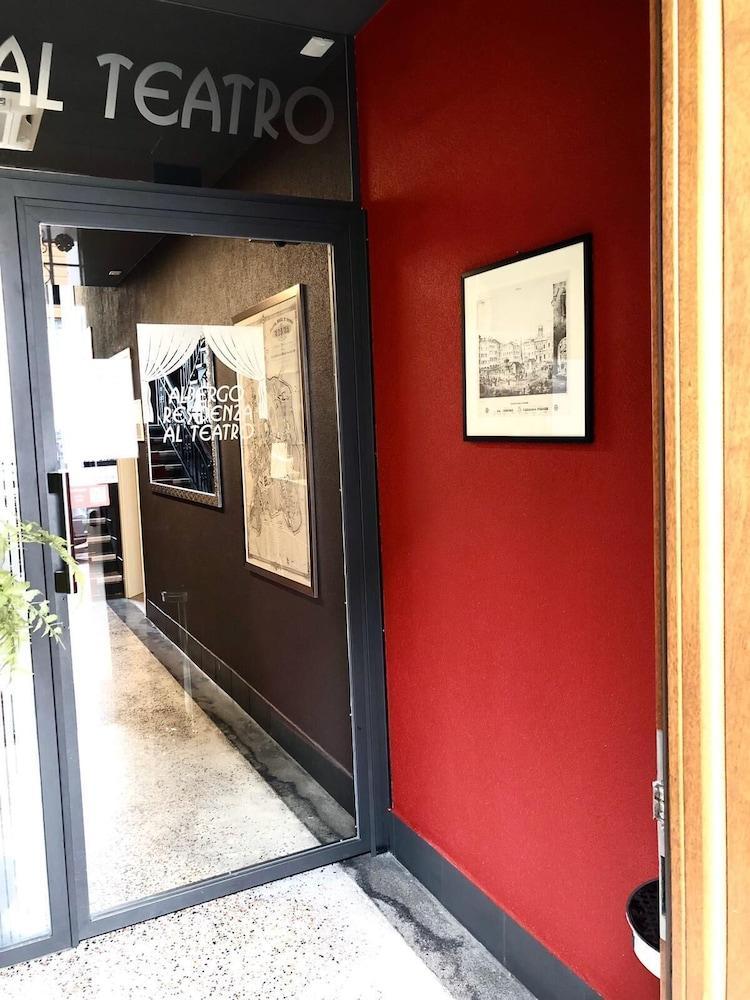 אודינה Albergo Residenza Al Teatro מראה חיצוני תמונה
