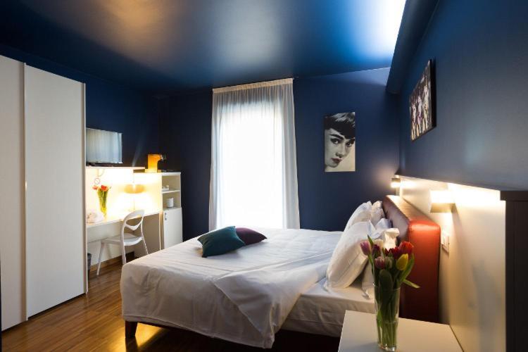 אודינה Albergo Residenza Al Teatro מראה חיצוני תמונה